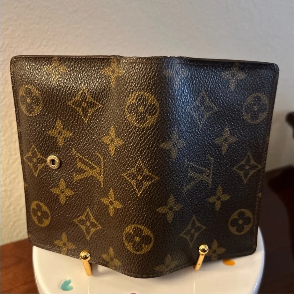 Louis Vuitton Monogram Kisslock Wallet